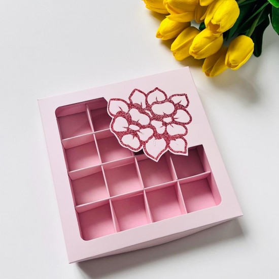 16 Bölmeli Kırmızı Simli Çiçek Tasarımlı Çikolata Kutusu (Desen 1)