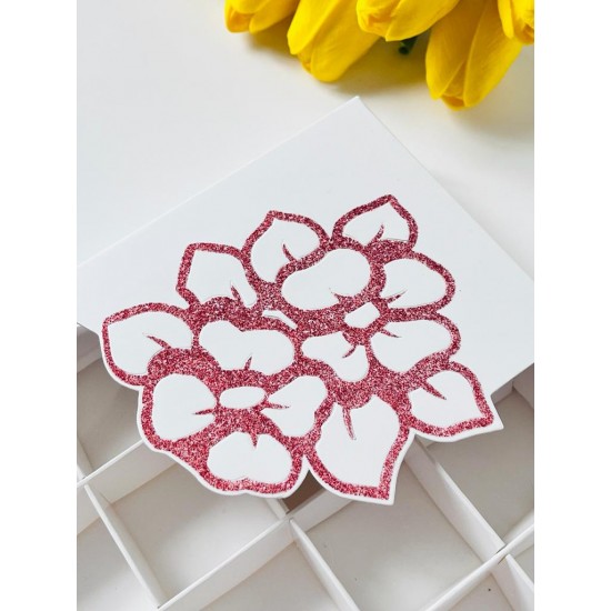 16 Bölmeli Kırmızı Simli Çiçek Tasarımlı Çikolata Kutusu (Desen 1)