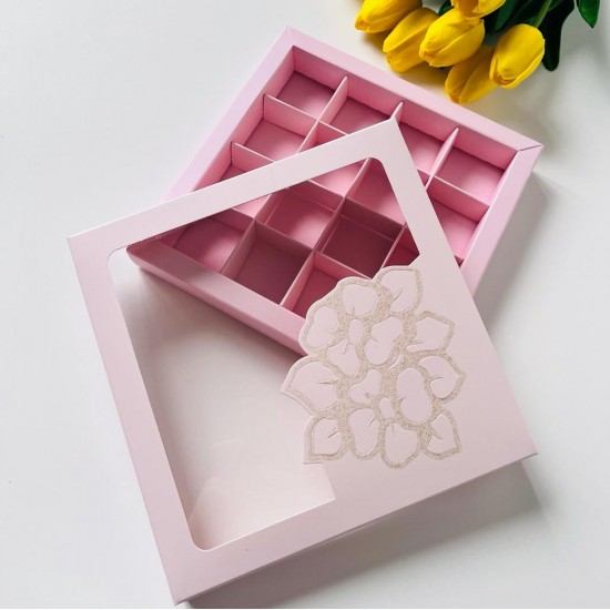 16 Bölmeli Sarı Simli Çiçek Tasarımlı Çikolata Kutusu (Desen 1)