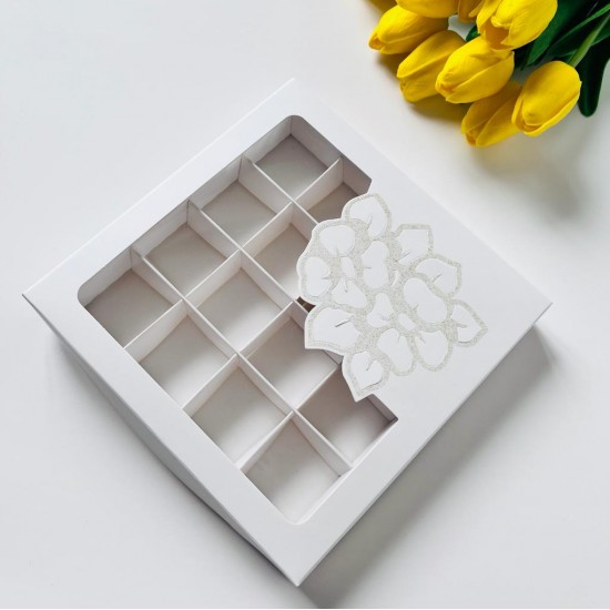 16 Bölmeli Sarı Simli Çiçek Tasarımlı Çikolata Kutusu (Desen 1)