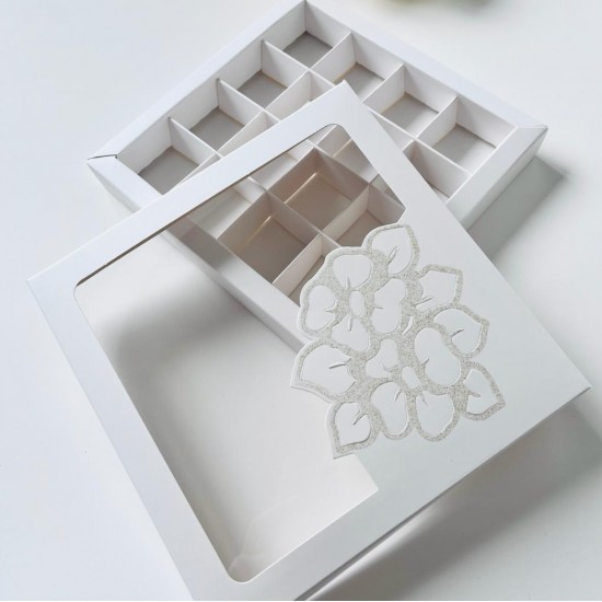 16 Bölmeli Sarı Simli Çiçek Tasarımlı Çikolata Kutusu (Desen 1)