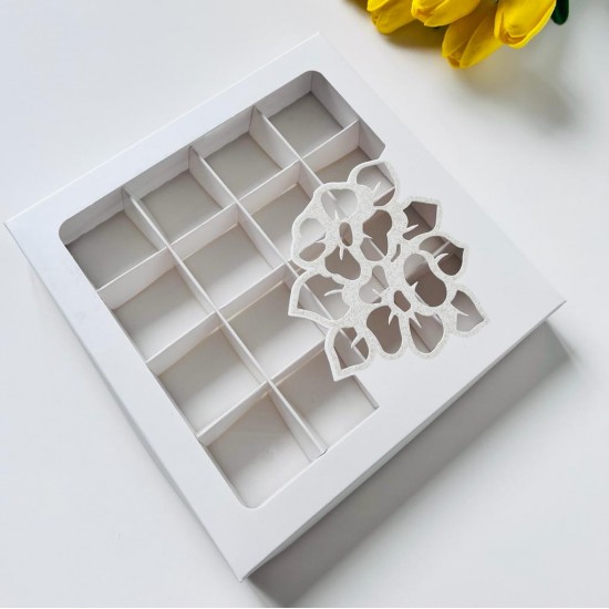 16 Bölmeli Sarı Simli Çiçek Tasarımlı Çikolata Kutusu (Desen 2)