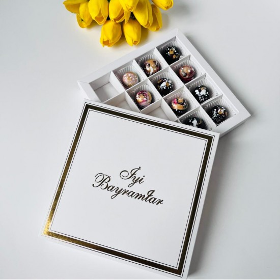 16 Bölmeli "İyi Bayramlar" Gold Yaldız Baskılı Çikolata Kutusu