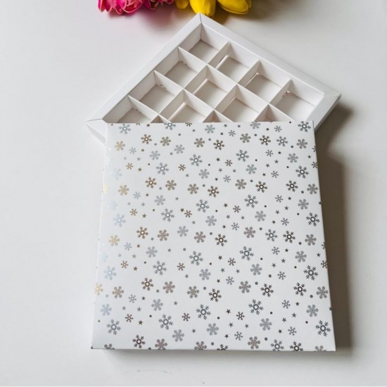 16 Bölmeli Kar Tanesi Desenli Çikolata Kutusu