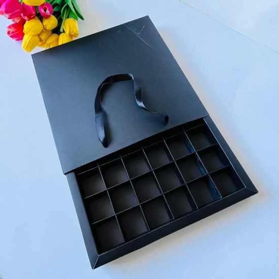 36 Bölmeli Çikolata Kutusu Çanta Model