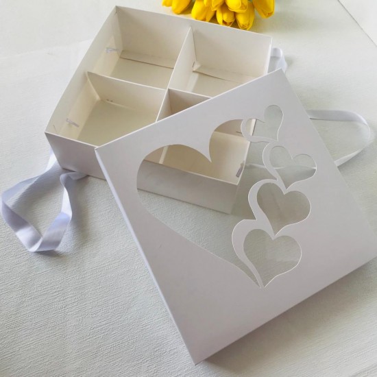 21x21x8 Pencereli Taşıma Kutusu Kalp-4 Bölmeli