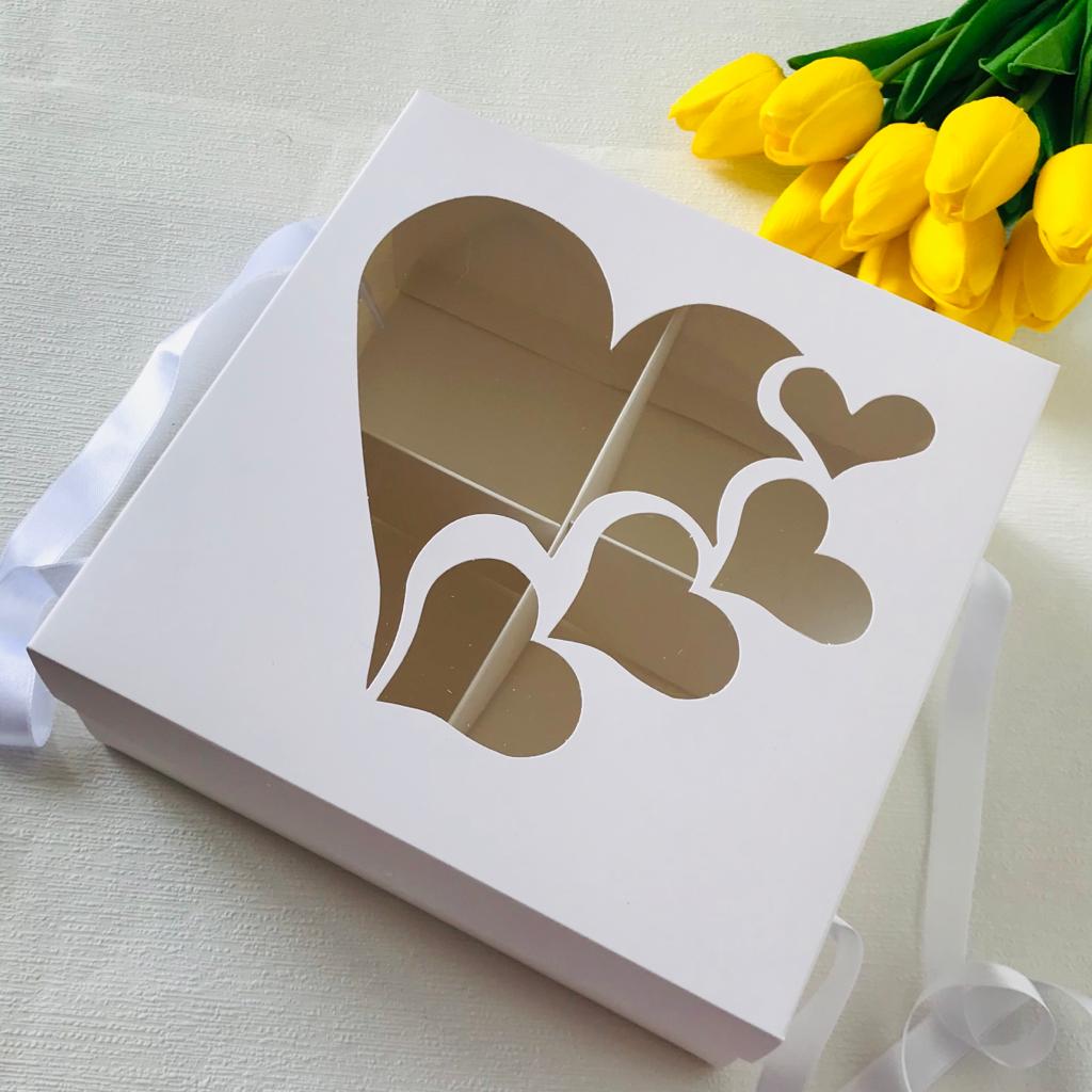 21x21x8 Pencereli Taşıma Kutusu Kalp-4 Bölmeli — ürün görseli