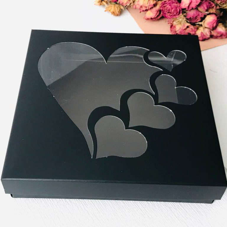 18x18x4 Karton Kutu-Kalp — galeri görseli