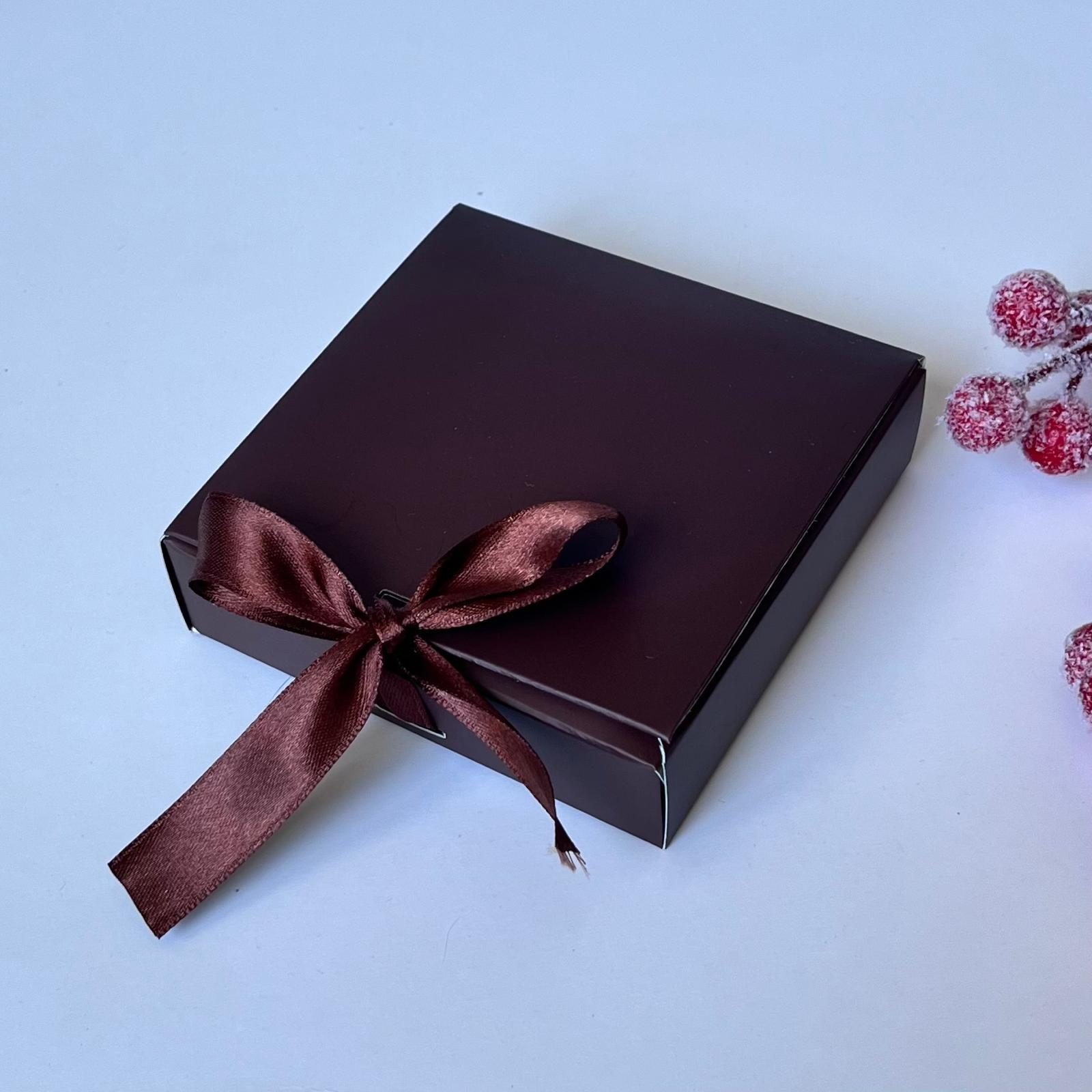 4 Bölmeli Karton Bonbon Çikolata Kutusu — galeri görseli